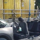 Por la fuerza del impacto el auto quedó con fuertes daños en su carroceria.