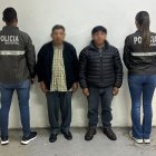 A dos detenidos se les decomisó cuatro teléfonos móviles.