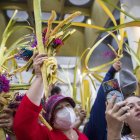Feligreses participan en la misa del Domingo de Ramos, en el inicio de las festividades religiosas de Semana Santa, en Managua (Nicaragua)
