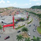 Panorama. La Joya y Villa del Rey vista desde el aire. También se observan plazas con locales comerciales.