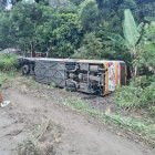 Esmeraldas. El autobús aparece a un costado de la vía hacia Quinindé.