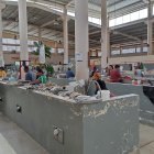 Espacio. Por problemas ligados sobre todo a la insalubridad, el centro municipal de abastos permanece prácticamente vacío. A diario, son contadas las personas que acuden al lugar en busca de productos.
