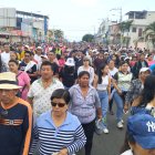 Miles de personas participaron de la caminata de fe