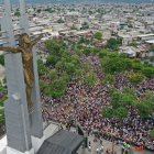 Evacuación.  Luego del mensaje de paz dado por monseñor Cabrera, se pidió que despejen el área para evitar riesgos.