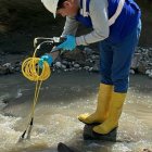 Se recolectaron muestras de agua para análisis en laboratorio.