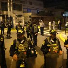 La casa de la presidenta de Perú, Dina Boluarte, fue allanada cerca de la medianoche de este viernes por un equipo de fiscales y agentes de la Policía Nacional como parte de una investigación preliminar abierta contra la gobernante por la presunta comisión del delito de enriquecimiento ilícito|