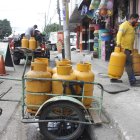 Distribuidores. El precio de un tanque de gas en el depósito subirá solo $ 0,05; el precio a domicilio costará más, dependiendo la distancia.