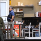 El político se encontraba en un restaurante junto a su hijo