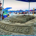 Las esculturas de arena fueron uno de los atractivos admirados por lis turistas.