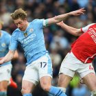 Manchester City no pudo en su estadio ante a Arsenal y deja la punta