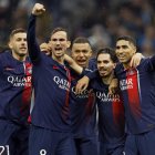 Los jugadores del PSG festejan el primer gol del partido ante el Marsella