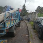 Un vehículo se impacto sobre un poste de luz en la Av. Simón Bolívar
