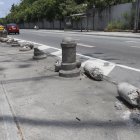 Este es el estado de los bolardos en la avenida Barcelona, en Guayaquil.