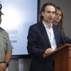 El alcalde de Medellín, Federico Gutiérrez, habla durante una rueda de prensa este lunes 1 de abril de 2024 en Medellín (Colombia).