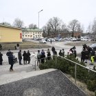 Agentes de la policía en el lugar del tiroteo en una escuela en Vantaa, Finlandia, este martes 2 de abril de 2024.