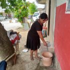Los habitantes de las cinco localidades han empezado a abastecerse de agua.