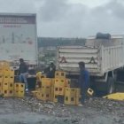 Daño. Imágenes del choque en la Simón Bolívar, ayer por la mañana.