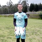 Felipe San Juan lleva su nombre en el guante derecho, y el de sus padres en el izquierdo.