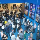 Decenas de invitados asistieron al evento de inauguración.