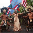 Habitantes de la Isla participan de un ritual durante la "Cumbre de Líderes del Pacífico 2024