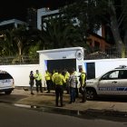 Los exteriores de la Embajada de México en Quito se mantienen con un fuerte contingente policial desde la noche del 4 de abril