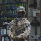 El fin del estado de excepción y toque de queda pone hora y fecha a la salida de los militares de las calles del país.