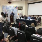 Autoridades públicas y de universidades se reunieron para tratar la contaminación en alimentos.