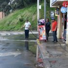 Los vecinos se han organizado para realizar la limpieza de la zona