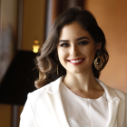 Ariana Burgos, la exviceministra de Guillermo Lasso se pone la camiseta de Daniel Noboa.