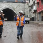 Los residentes de La Gasca y trabajadores municipales aún realizan la limpieza del fango que dejó el aluvión.