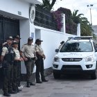El Gobierno de Daniel Noboa dispuso aumentar la vigilancia en el perímetro de la Embajada de México en Quito, Ecuador.