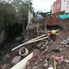 En el conjunto Las Palmas se coloca un colector con mayor capacidad. Además, se realiza el mejoramiento del suelo para evitar deslizamientos.