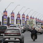 El Puente de la Unidad Nacional amaneció repleto de propaganda electoral a favor del "SÍ" en la Consulta Popular.