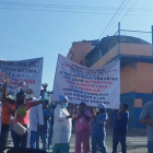 Este martes 9 de abril cerca de 50 personas reclamaron por sus sueldos