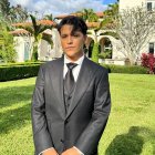 Así luce Christian Nodal tras removerse los tatuajes del rostro.