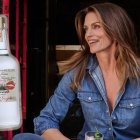 La modelo Cindy Crawford incursiona en el mercado de las bebidas espirituosas.