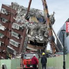 Un gigantesco brazo metálico destroza la parte superior del edificio Urano. Una semana después, este municipio de poco más de 100.000 habitantes intenta pasar página del sismo más fuerte en los últimos 25 años.