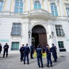 Viena. Policían bloquean entrada a la Cancillería de Austria.