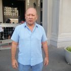 Líder.- El presidente de la  Federación Nacional de Transporte pesado del Ecuador (Fenatrape) al pie del Municipio de Guayaquil.