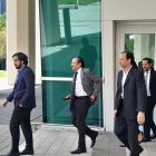 Carlos Pólit en los exteriores de sede judicial.