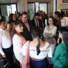 Los legisladores correístas llegaron hasta la Corte Nacional para apoyar a Jorge Glas. Esther Cuesta usó su pañuelo.