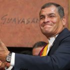 Rafael Correa fue denunciado por la ministra Ivonne Núñez por el delito de traición a la Patria.