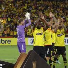 Al final del partido ante Talleres en el Monumental, los rostros de los jugadores de Barcelona evidenciaban inconformidad por el marcador (2-2)