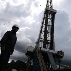 Trabajador o técnico junto a un pozo en el Campo Sacha.