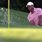 A sus 46 años de edad Woods viene teniendo molestias físicas en los últimos torneos. En febrero ya se retiró de un torneo.