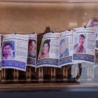 La foto muestra imágenes de personas desaparecidas este jueves durante una conferencia de prensa en San Cristobal de las Casas (México).