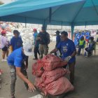 Limpieza.- Las fundas de basura que se han retirado del manglar del río Guayas.