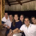 El exasambleísta Pablo Muentes y su familia.