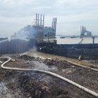 La barcaza y contenedor quedó quedama en su totalidad.