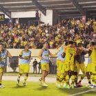 Los jugadores de Barcelona celebraron los tres goles en el contundente triunfo frente a Libertad
